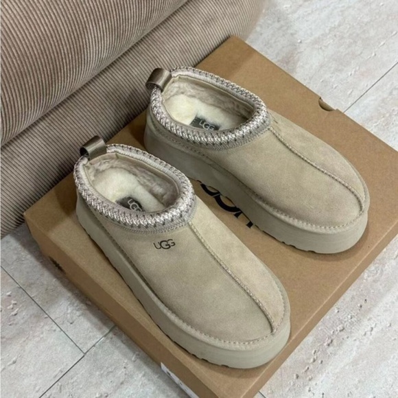 UGG Cream Platform Slip-Ons - Picture 4 of 6